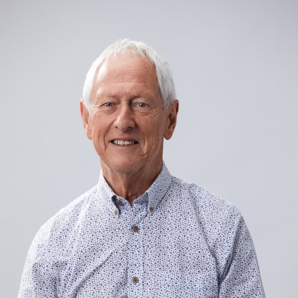 Graham Oliver, qualified gemmologist, diamond grader, qualified Jewellery Manufacturer, registered member of the Jewellery Valuers Society NZ.
